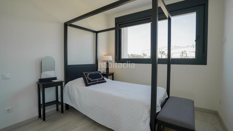 Foto cfbe495b-efa4-4f99-a50e-a6a036dacf3e. Casa estilosa casa adosada de 3 dormitorios con jacuzzi en la azotea y vistas panorámicas al mar en Marbella