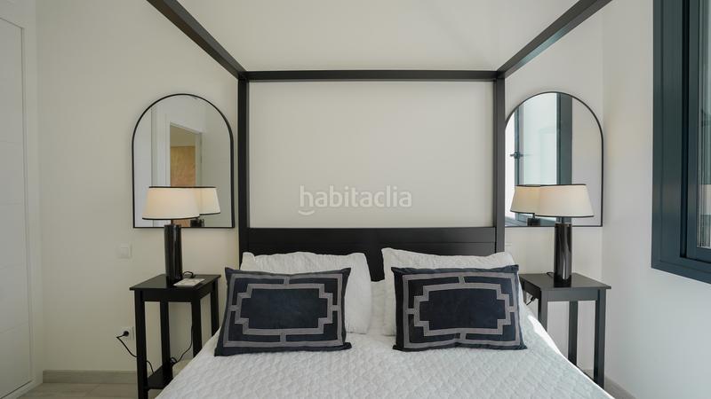 Foto d23c12dd-9910-4ea6-b1e9-d7c373d0b575. Casa estilosa casa adosada de 3 dormitorios con jacuzzi en la azotea y vistas panorámicas al mar en Marbella