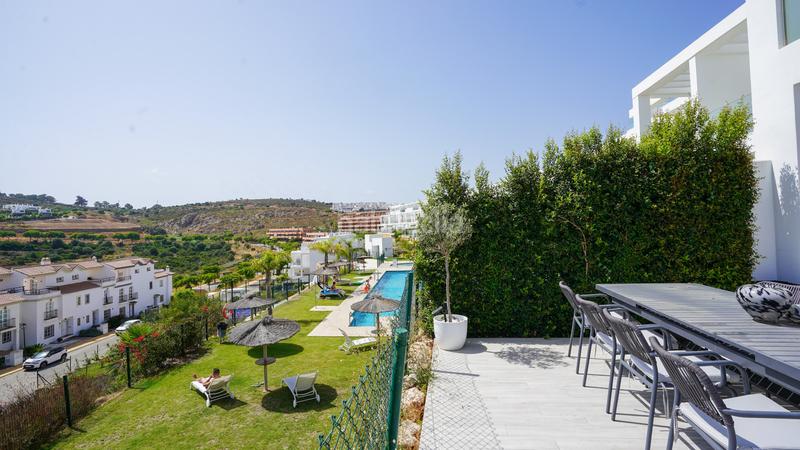 Foto dc031d70-b5fd-4c35-8725-03f50cb2ee8b. Casa estilosa casa adosada de 3 dormitorios con jacuzzi en la azotea y vistas panorámicas al mar en Marbella