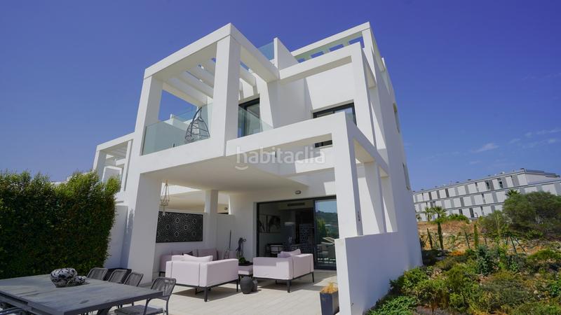 Foto f947a2dc-9719-4ce3-807c-5aedff44395c. Casa estilosa casa adosada de 3 dormitorios con jacuzzi en la azotea y vistas panorámicas al mar en Marbella