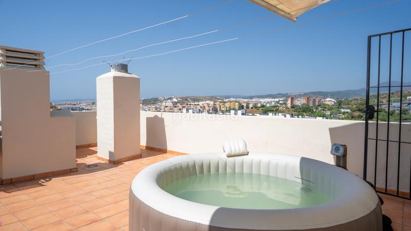 Foto 1777180e-50bd-4e60-bb23-aca177ab51d0. Ático  dúplex con encanto Centro, comunidad privada y vistas a la montaña en Estepona
