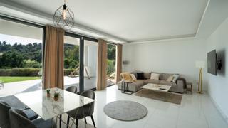 Affitto Piano terra in Benahavís pueblo. Exclusivo apartamento en planta baja de 3 dormitorios con jardín