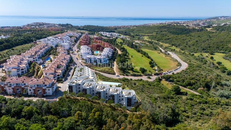 Foto 37103d04-4228-4611-b7e9-41578b98111e. Apartamento  de 3 dormitorios con vistas panorámicas al mar y al golf en Estepona
