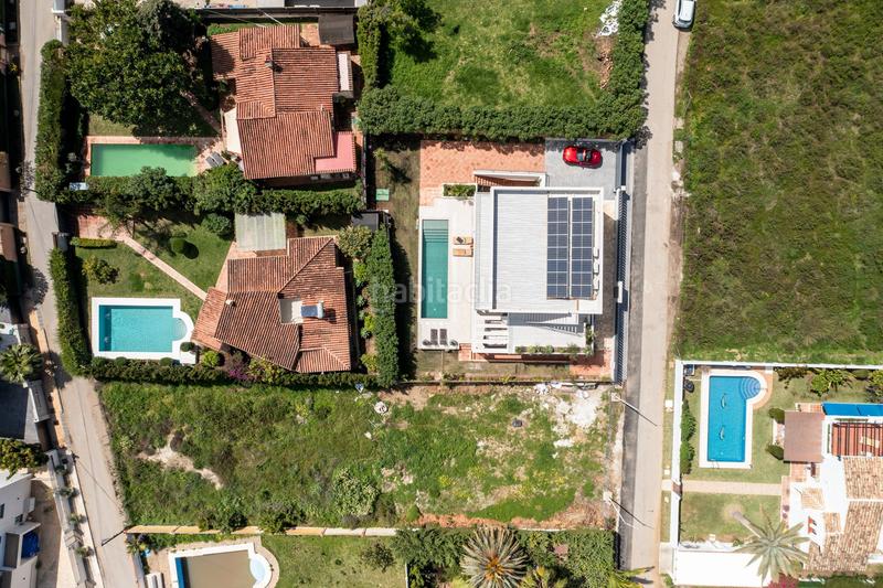 Foto 095f535f-0e58-49e0-9aad-71a58c7a7b32. Casa villa moderna junto a la playa con piscina privada en Marbella