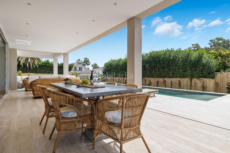 Foto 2bb5a8ae-29bd-46f7-86fc-1a1b9cc07726. Casa villa moderna junto a la playa con piscina privada en Marbella