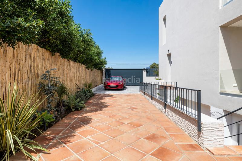 Foto 5783d1ef-91ca-4bca-9eb6-54570427fe3a. Casa villa moderna junto a la playa con piscina privada en Marbella