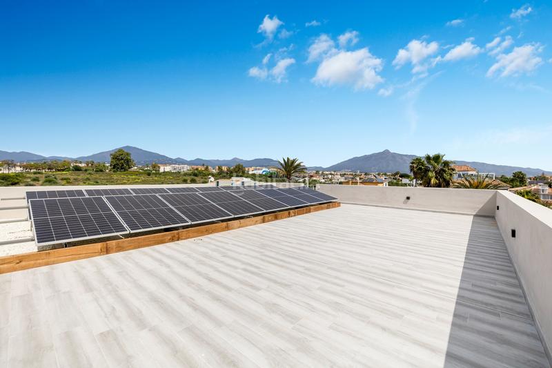 Foto 8ada49eb-6303-49ca-9de6-e711eae17624. Casa villa moderna junto a la playa con piscina privada en Marbella