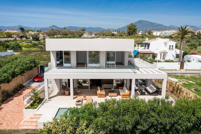 Foto b1b51888-9c3d-4a7f-9187-4b42ba0e3d11. Casa villa moderna junto a la playa con piscina privada en Marbella