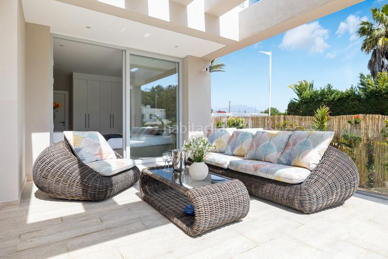 Foto b296c2c8-d524-4441-92ef-b25f5fdf47cc. Casa villa moderna junto a la playa con piscina privada en Marbella