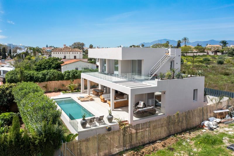 Foto cb4bf4e4-de8c-4548-8013-709fb69503c1. Casa villa moderna junto a la playa con piscina privada en Marbella
