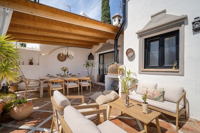 Foto 79d4627b-4c63-47f4-b950-06e439f7690b. Alquiler casa adosada elegancia andaluza unida con minimalismo nórdico en la milla de oro, en Marbella