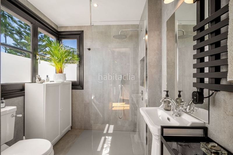 Foto 7e661a56-8b72-43b2-9bee-38e3a5c36b44. Alquiler casa adosada elegancia andaluza unida con minimalismo nórdico en la milla de oro, en Marbella