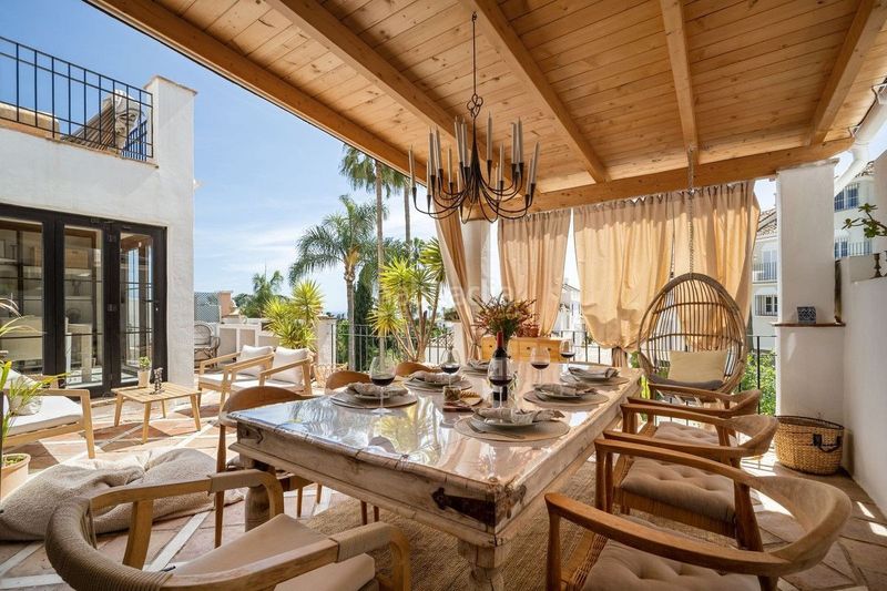 Foto 80d646ac-6834-463c-b87f-25ff6aedbd92. Alquiler casa adosada elegancia andaluza unida con minimalismo nórdico en la milla de oro, en Marbella