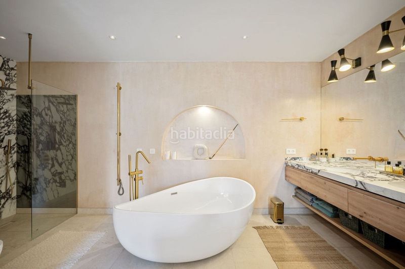 Foto ebd2007d-4e8d-457a-85ae-17aacbfb75b7. Alquiler casa adosada elegancia andaluza unida con minimalismo nórdico en la milla de oro, en Marbella