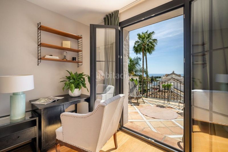 Foto fe1acfde-4606-4c56-884f-8ce95ce536f1. Alquiler casa adosada elegancia andaluza unida con minimalismo nórdico en la milla de oro, en Marbella