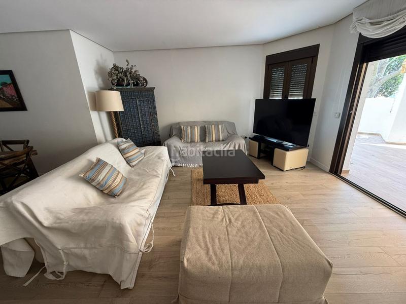 Foto 8110d400-eacb-4e3d-bb4d-c712f3234f43. Alquiler planta baja apartamento en planta baja en golden beach, a pocos pasos del mar en Marbella