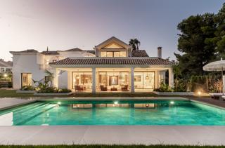 Casa a Centro. Villa de estilo andaluz con elegancia contemporánea