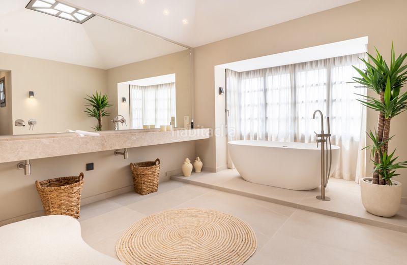 Foto a9ae3b89-5020-4766-9a7c-cf9b9a765ec3. Casa amb aparcament piscina a Centro Estepona