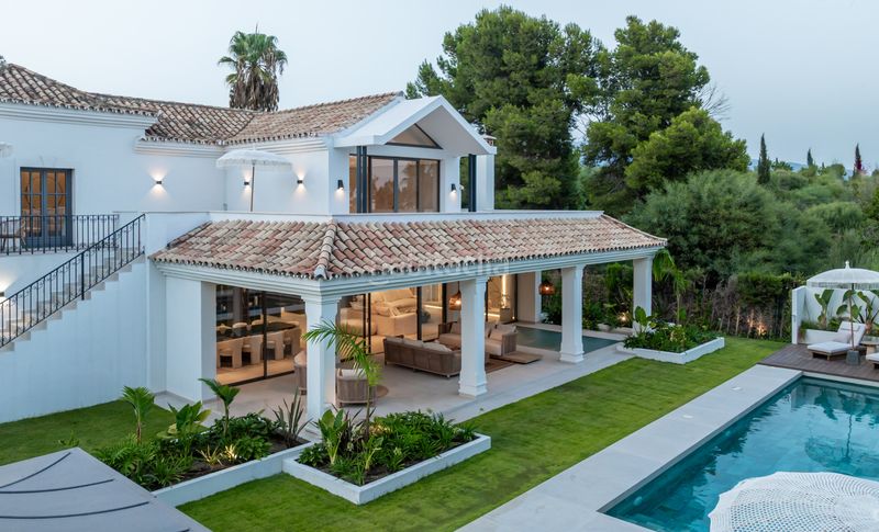 Foto ac2cace2-930d-4800-8c17-0083ffa6bec7. Casa amb aparcament piscina a Centro Estepona