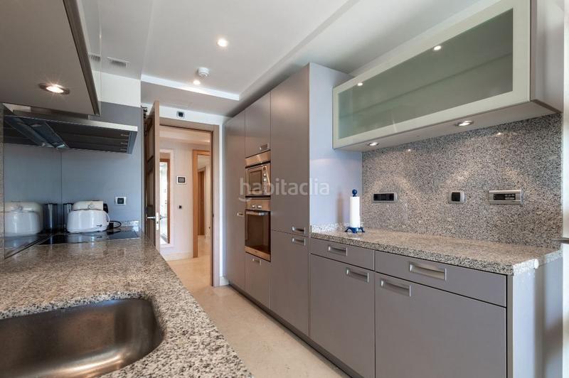 Foto 041039c4-ec9d-4dc5-acfe-72f6de3037ef. Alquiler apartamento exclusivo apartamento de lujo en jardines del príncipe en Marbella