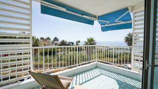 Miete Appartement in San Pedro de Alcántara Pueblo. Apartamento junto a la playa con vistas panorámicas al mar