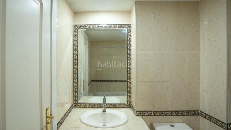 Foto 0a3c1ba5-f3f3-4a16-8be9-97f323d30a99. Alquiler dúplex luminoso apartamento dúplex con vistas al mar y la montaña en puerto banus en Marbella