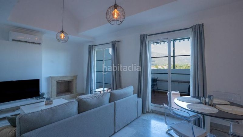 Foto 1c679e98-660f-40bf-b72a-42610ec868a2. Alquiler dúplex luminoso apartamento dúplex con vistas al mar y la montaña en puerto banus en Marbella