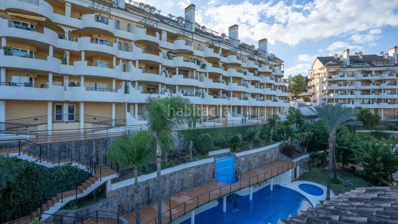 Foto 1c81950d-dcb7-4181-8280-262d3306f889. Alquiler dúplex luminoso apartamento dúplex con vistas al mar y la montaña en puerto banus en Marbella