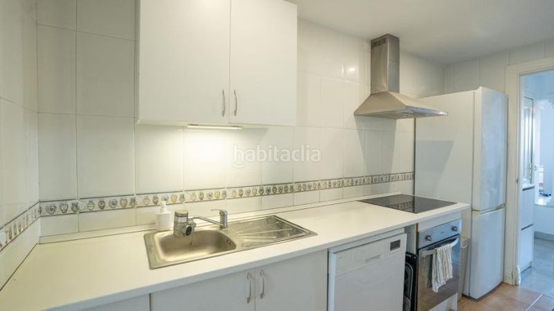Foto 87312b74-f351-4335-b1bc-fc2bf5856bb1. Alquiler dúplex luminoso apartamento dúplex con vistas al mar y la montaña en puerto banus en Marbella