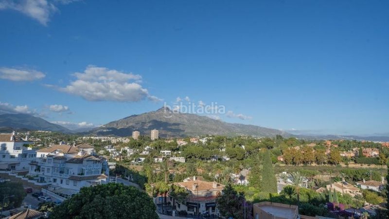Foto c756f558-be41-4b7f-a921-60b96b169a60. Alquiler dúplex luminoso apartamento dúplex con vistas al mar y la montaña en puerto banus en Marbella