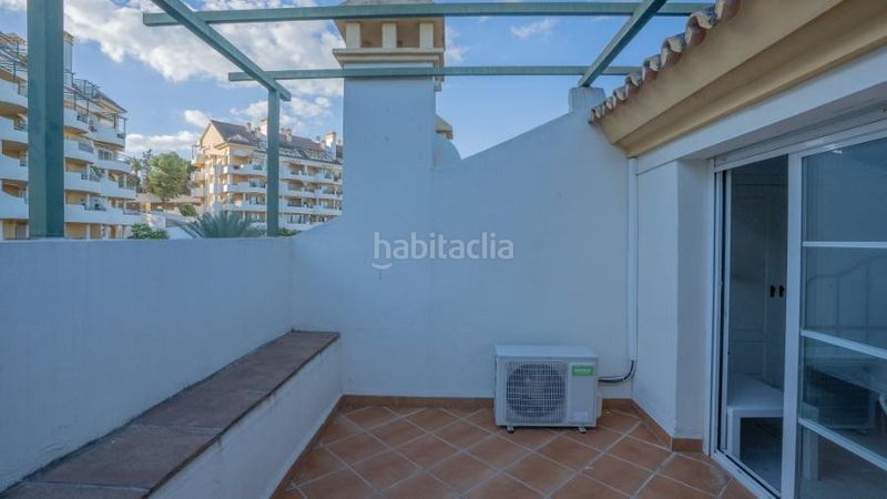 Foto e9d45702-ca73-48ab-823d-0899fc6af2da. Alquiler dúplex luminoso apartamento dúplex con vistas al mar y la montaña en puerto banus en Marbella