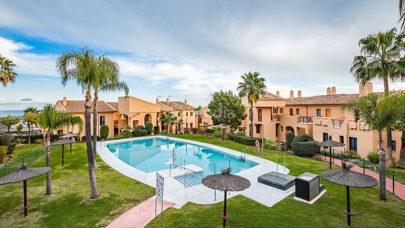 Foto cec23c5c-9b96-4fb9-8206-efc5462bc0af. Attique avec parking piscine dans Benahavís pueblo Benahavís