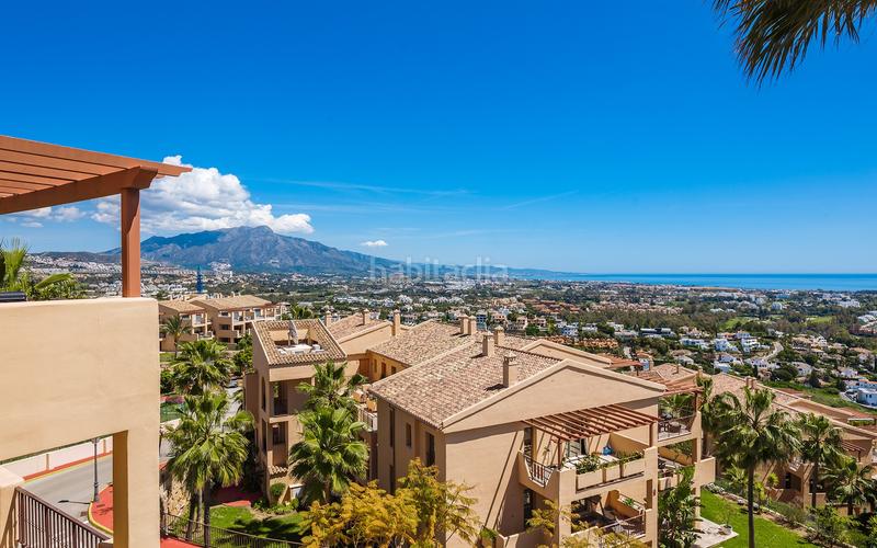 Foto e825d5ca-c45b-4484-a88e-c9a15ff65a50. Attique avec parking piscine dans Benahavís pueblo Benahavís