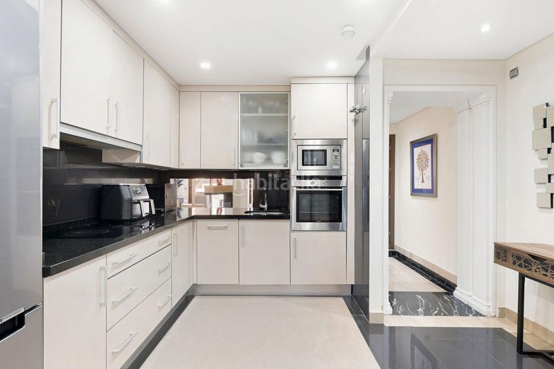 Foto 5bc5f8d9-7a14-44e9-a774-0dc3005b0bed. Attique avec parking piscine dans Centro Estepona