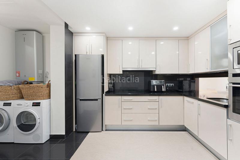 Foto d329b27c-9115-454d-b1e2-1690fa385bc2. Attique avec parking piscine dans Centro Estepona