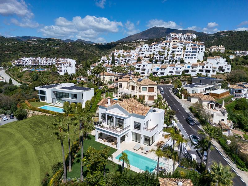 Foto 0d76cd57-bfc8-4e22-ba11-352e57a80e42. Casa amb aparcament piscina a Casco Antiguo Marbella