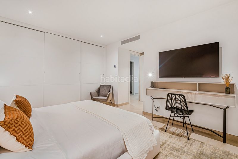 Foto 060303bb-69d1-4e56-9024-6e3987b16f3a. Casa amb aparcament piscina a Puente Romano Marbella