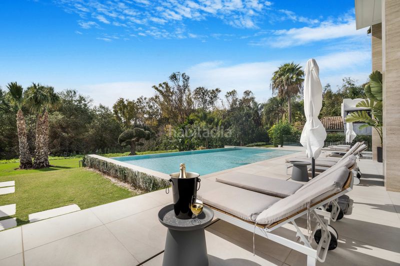 Foto 1b9c644a-9a81-4ffa-9966-39722fdf4781. Casa amb aparcament piscina a Puente Romano Marbella