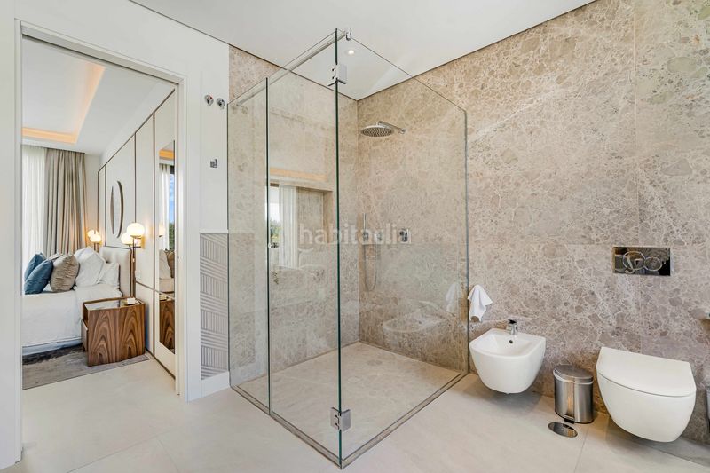 Foto e27b3bb7-73dc-4e0c-a746-a266b2ff85f2. Casa amb aparcament piscina a Puente Romano Marbella