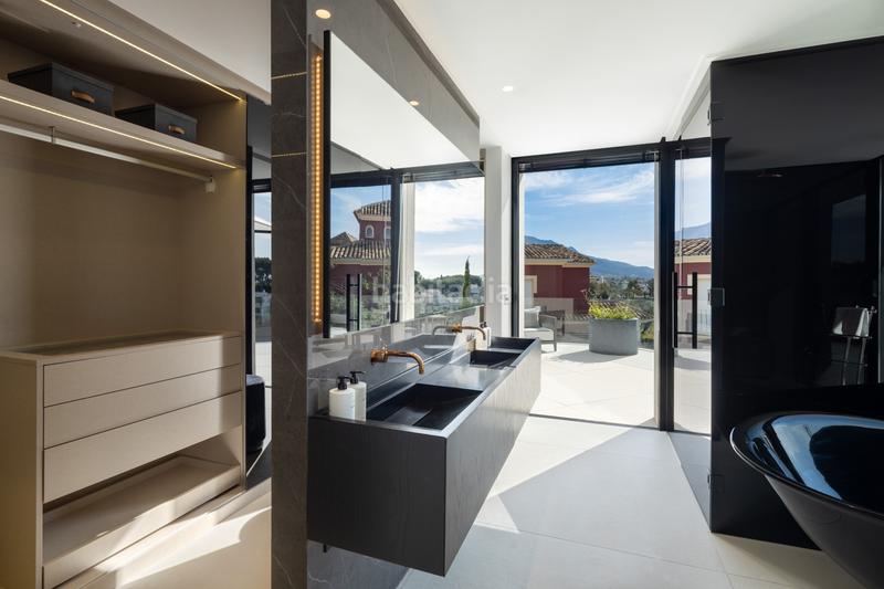 Foto b0d3572b-ce11-41a0-a169-cd9756a92b1c. Maison avec parking piscine dans Benahavís pueblo Benahavís