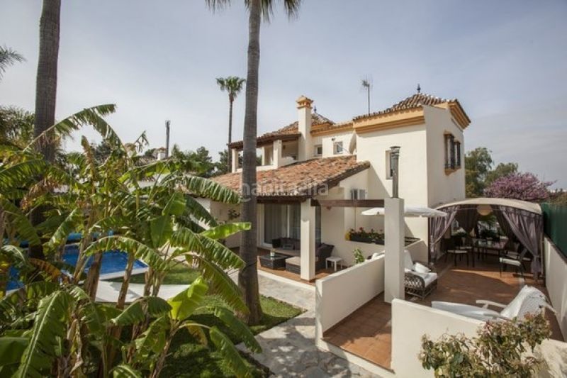 Foto 7a32b2ce-81d6-4d8d-9870-4943a2b2201a. Casa amb aparcament piscina a Casco Antiguo Marbella