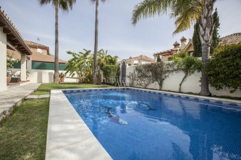 Foto 857a6a43-c29e-4779-aa84-c53ab0cf3ffd. Casa amb aparcament piscina a Casco Antiguo Marbella