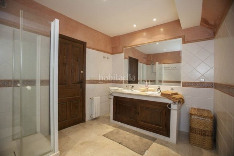 Foto 978352e7-ab77-4886-8016-6416287ddb3c. Casa amb aparcament piscina a Casco Antiguo Marbella