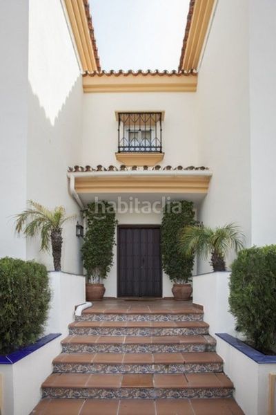 Foto a1a4c0f4-c0ff-41be-8879-b8b932efab32. Casa amb aparcament piscina a Casco Antiguo Marbella