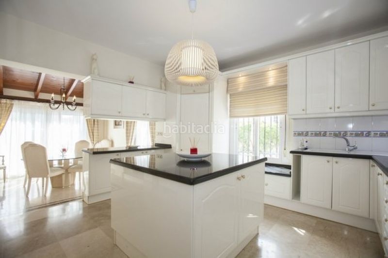 Foto a7916db4-48b5-43b3-a8fa-9248f5c2d34d. Casa amb aparcament piscina a Casco Antiguo Marbella