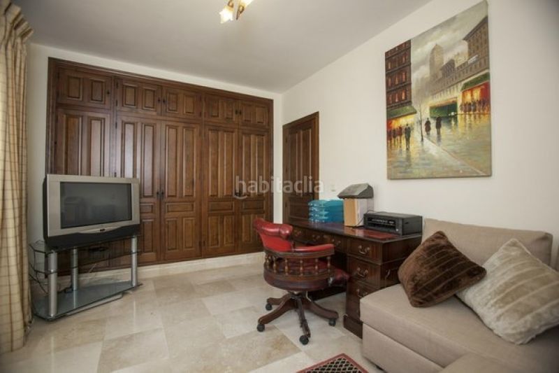 Foto f8fd851f-82be-4635-89c8-803d1eee8192. Casa amb aparcament piscina a Casco Antiguo Marbella