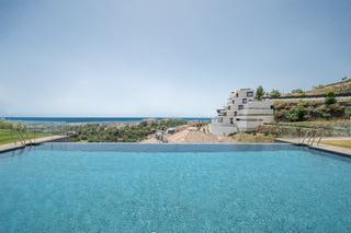 Apartament a Benahavís pueblo. Exclusivo apartamento esquinero con vistas panorámicas al golf y