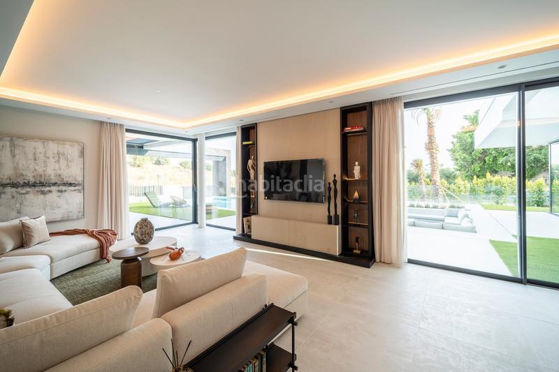 Foto a48fab15-c2a2-448f-a74f-b63872ef8ce7. Casa amb aparcament piscina a Centro Estepona