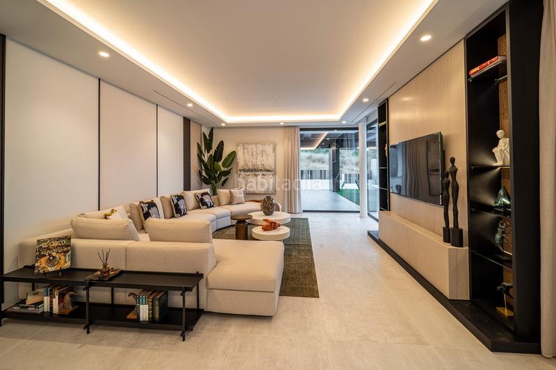 Foto cb3002dd-c4f2-4a6b-bc1f-f9c9502d4453. Casa amb aparcament piscina a Centro Estepona