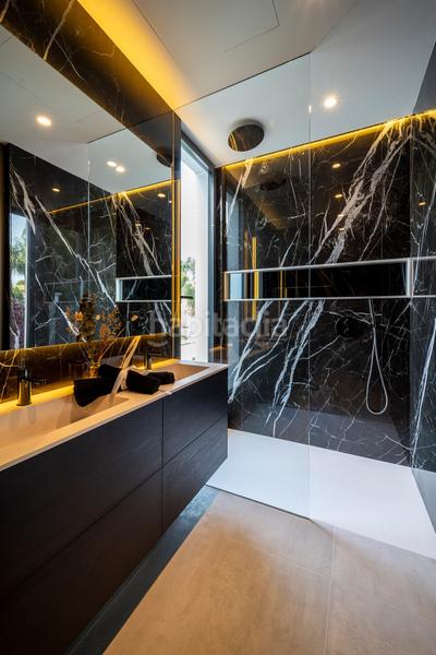 Foto f5830d3f-927c-41b9-87b5-ea2a39f153d0. Casa amb aparcament piscina a Centro Estepona